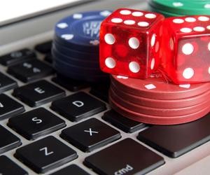 Online Gambling - Difference Between Tournament Poker And Cash Poker