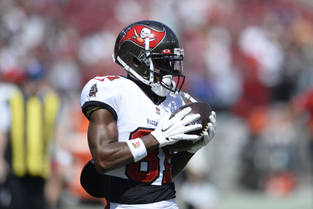 Tampa Bay Buccaneers Wr Antonio Brown Suspended 3 Games For Covid-19 